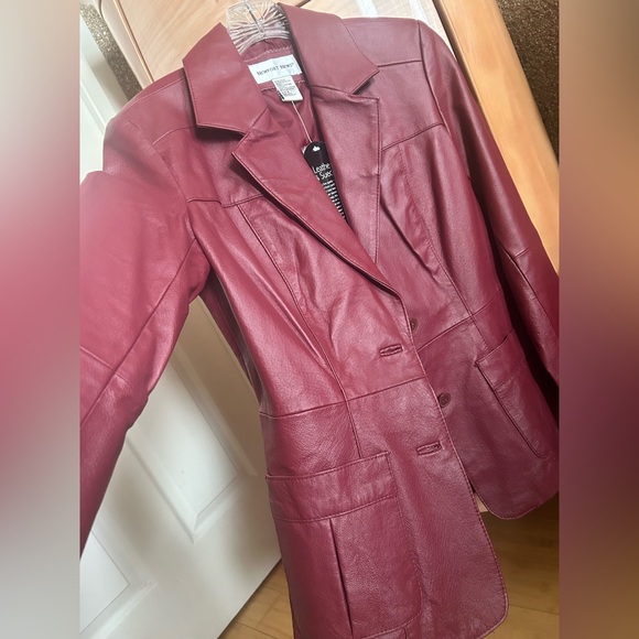 Newport News Vintage Y2K Red Leather Jacket, Women’s Size 4, NWT - Picture 2 of 7